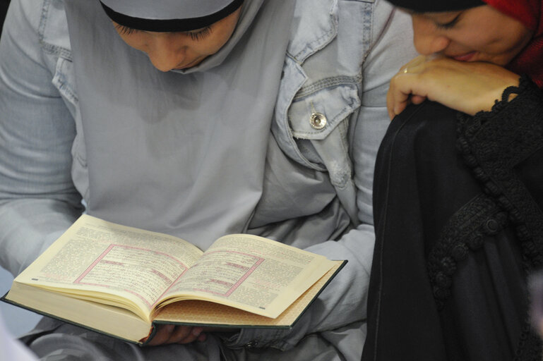 Photo 31: Muslims praying in the Strasbourg Mosque