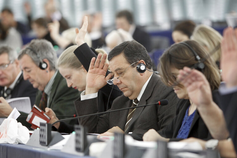 Fotografia 3: MEP Guido MILANA in Plenary Session in Strasbourg - Week 47