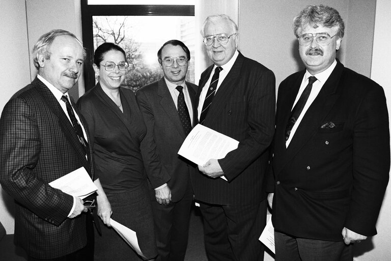 Foto 12: EP President Egon KLEPSCH meets with Winfried MENRAD, Martine BURON, Raphael CHANTERIE and Elmar BROK at the European Parliament.