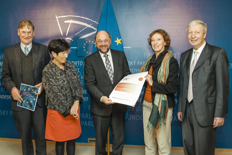 Снимка 5: Martin SCHULZ EP President meets with Sir Tim HUNT, Nobel Laureate in Physiology or Medicine 2011