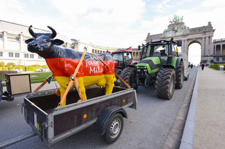 Fotografija 26: Demonstration called '1,000 tractors to Brussels' by European milk producers in the European area of Brussels