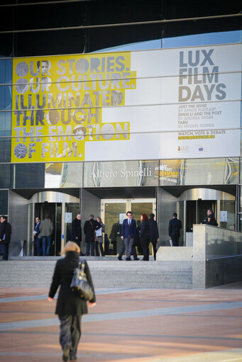 Nuotrauka 1: Lux Prize poster on the ASP Building in Brussels