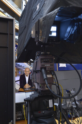 Photo 13: Stand up Position 1 at the Lobby set in Strasbourg