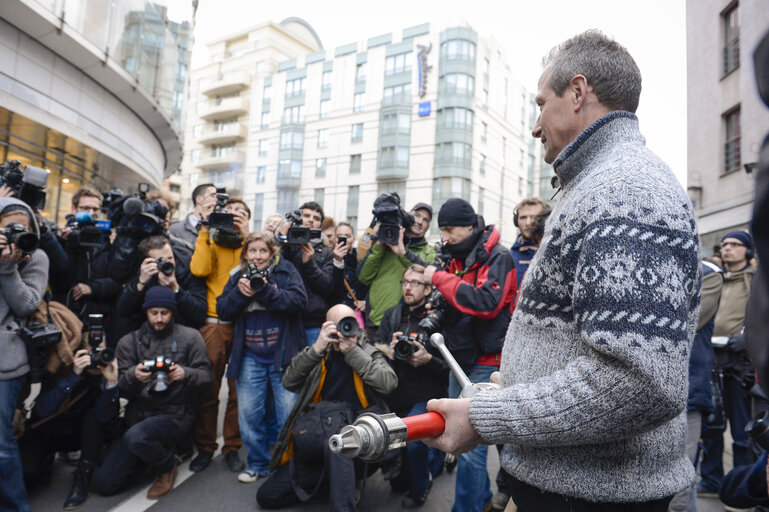 Fotografija 1: Demonstration called '1,000 tractors to Brussels' by European milk producers in the European area of Brussels.