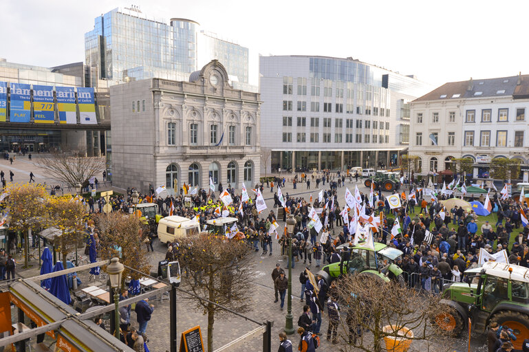 Fotografija 5: Demonstration called '1,000 tractors to Brussels' by European milk producers in the European area of Brussels