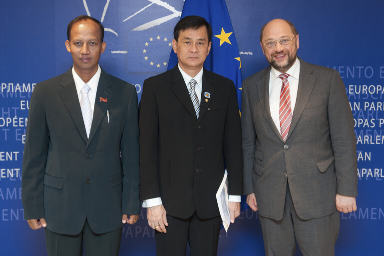 Zdjęcie 2: EP President meets with Members of the Parliament of Burma.