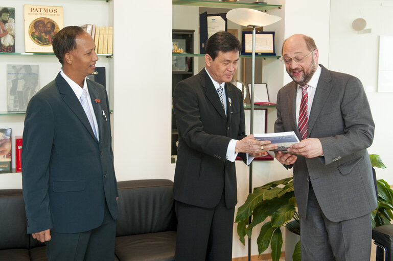 Zdjęcie 3: EP President meets with Members of the Parliament of Burma.