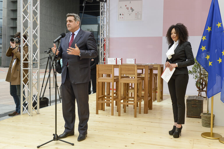 Fotografie 24: Opening ceremony of the 'Be CROative' exhibition on the esplanade at the European Parliament in Brussels