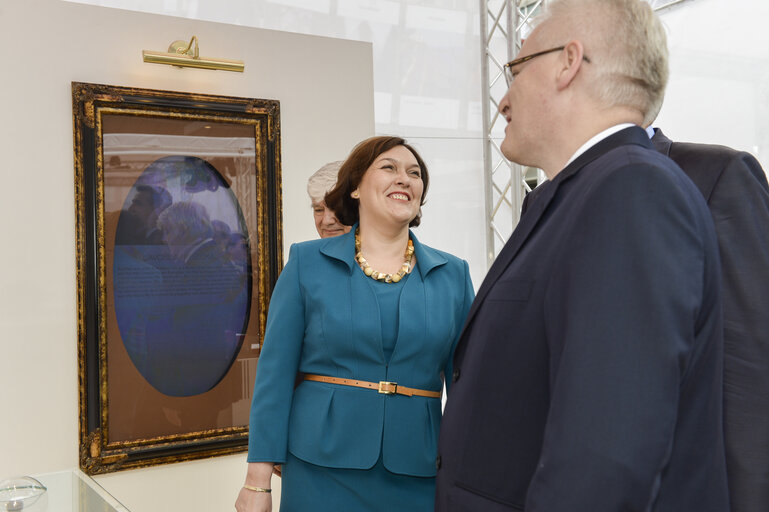 Fotografie 8: Opening ceremony of the 'Be CROative' exhibition on the esplanade at the European Parliament in Brussels