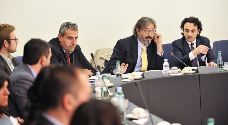 Fotografi 1: Italian MEPs and citizens meet with European Commissioner in charge of Industry and Entrepreneurship