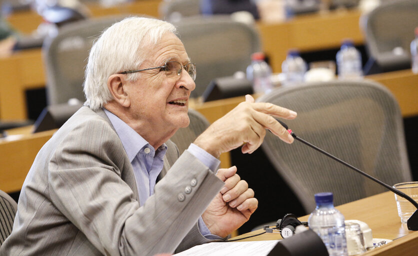 Citizens first! Ideas for improving and extending the European Citizens Initiative.