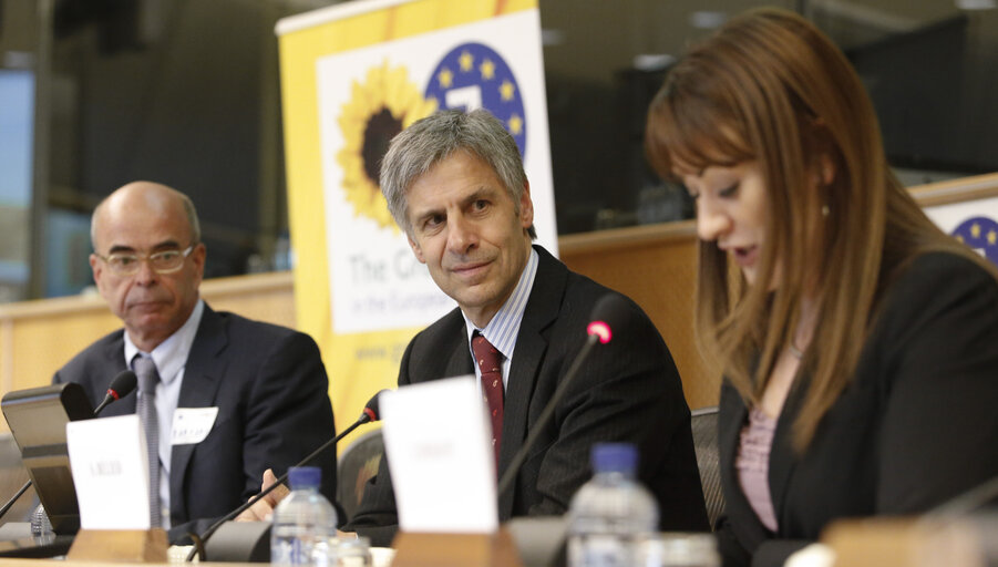 Citizens first! Ideas for improving and extending the European Citizens Initiative.