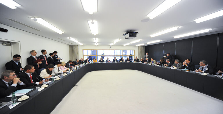 Fotografi 9: Italian MEPs and citizens meet with European Commissioner in charge of Industry and Entrepreneurship