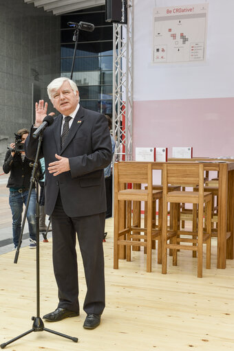 Fotografie 22: Opening ceremony of the 'Be CROative' exhibition on the esplanade at the European Parliament in Brussels