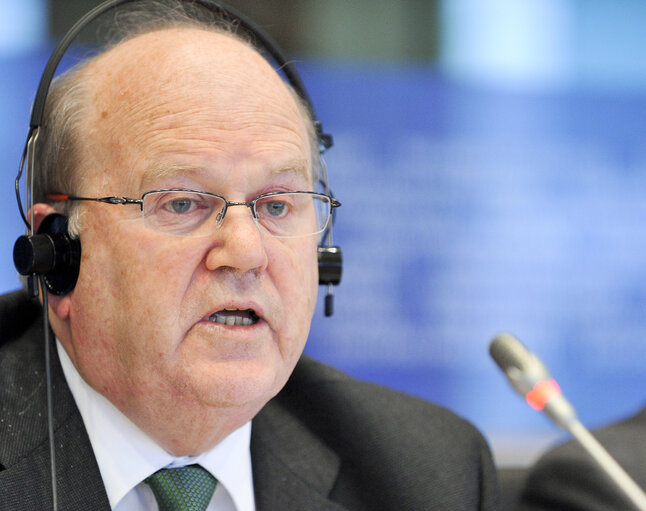 Fotografia 8: ECON Committee meeting -  Economic Dialogue with Michael Noonan, Minister for Finance of Ireland