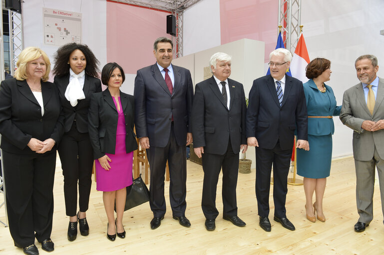 Fotografie 6: Opening ceremony of the 'Be CROative' exhibition on the esplanade at the European Parliament in Brussels