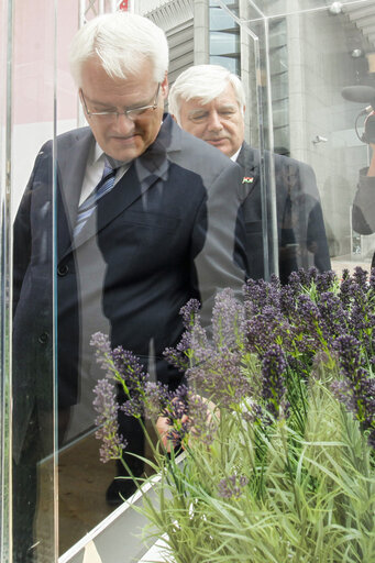 Fotografie 15: Opening ceremony of the 'Be CROative' exhibition on the esplanade at the European Parliament in Brussels