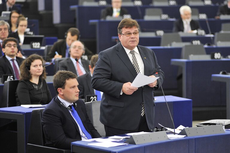 Chairing of the plenary - statement by the President of the Commission - State of the Union