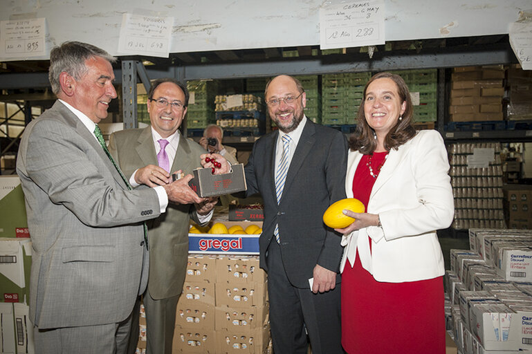 Fotogrāfija 15: Martin SCHULZ - EP president visits Food Bank in Madrid