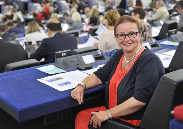 Valokuva 1: Danuta JAZLOWIECKA attends a plenary sesison in Strasbourg.