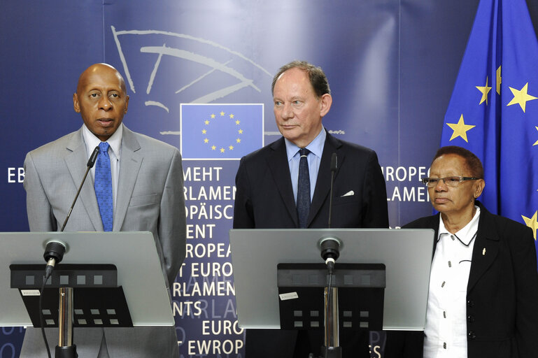 Press point of Edward Mc MILLAN SCOTT Mep and Guillermo FARINAS