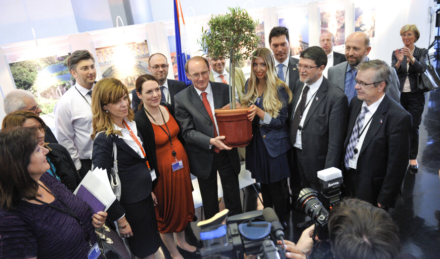 Suriet 1: Croatia Exhibition.  Official ceremony at the occasion of the Croatian Membership in the European Union: planting of an olive tree in the Gallery Nord Exhibition space