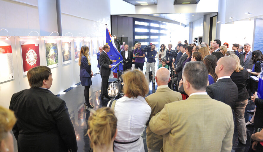 Suriet 9: Croatia Exhibition.  Official ceremony at the occasion of the Croatian Membership in the European Union: planting of an olive tree in the Gallery Nord Exhibition space