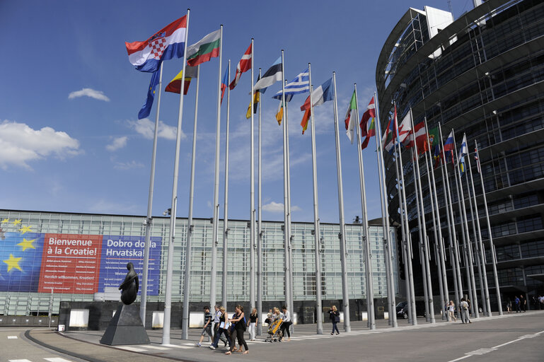 Suriet 26: Raising of the Croatian flag in Strasbourg