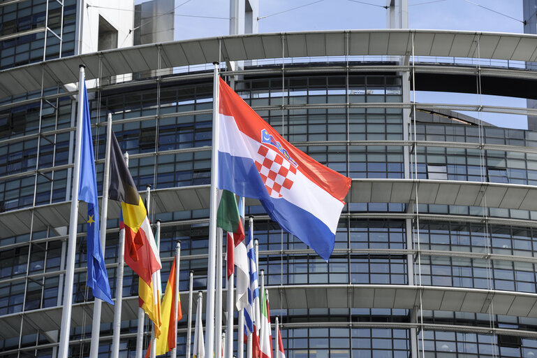 Снимка 24: Raising of the Croatian flag in Strasbourg