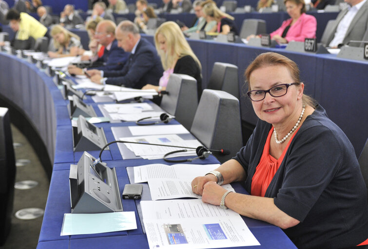 Valokuva 6: Danuta JAZLOWIECKA attends a plenary sesison in Strasbourg.