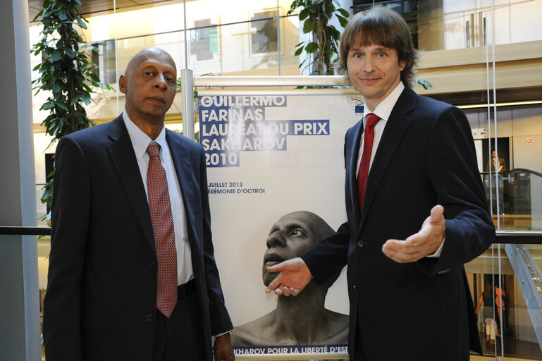 Foto 6: Edvard KOZUSNIK in an interview with Guillermo FARINAS (Sakharov Prize 2010)