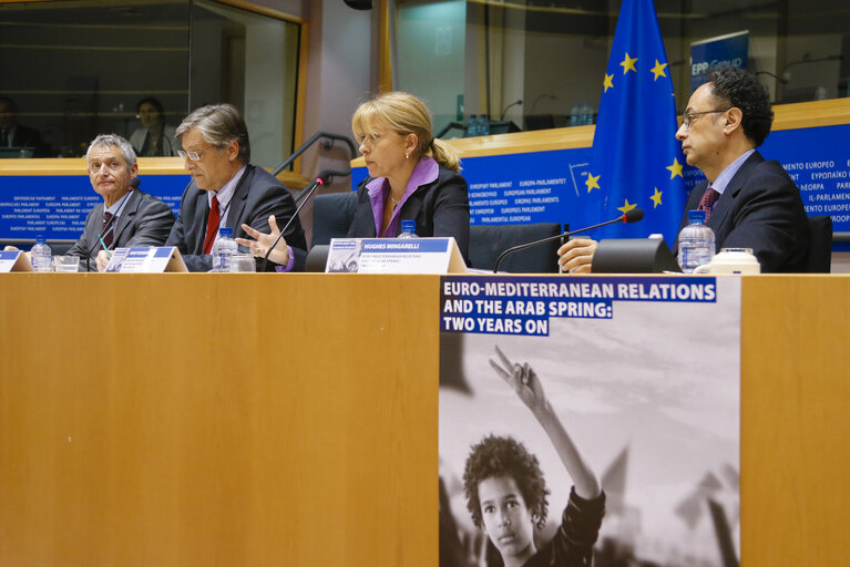 Fotogrāfija 14: Euro Mediterranean relations and the Arab Spring : Two years on