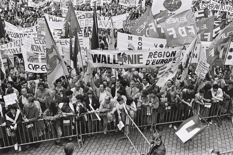 Nuotrauka 2: Demonstration on the Future of Europe in Brussels on June 6, 1987.