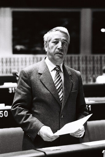 The MEP Robert DELOROZOY during a session in Strasbourg in April 1980.