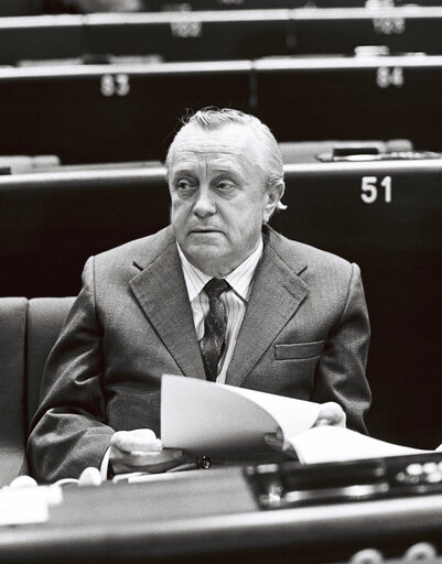 Valokuva 35: The MEP Victor ABENS during a session in  Strasbourg in May 1981.