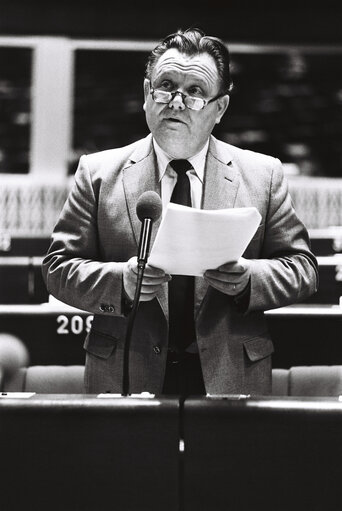 Foto 8: The MEP Louis BAILLOT during a plenary session in Strasbourg in November 1979.