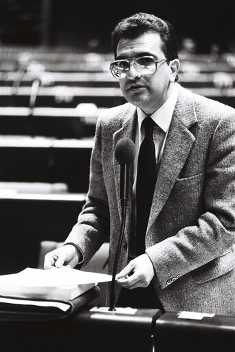 Foto 11: The MEP Marcel G.B. COLLA during a plenary session in Strasbourg in November 1979.