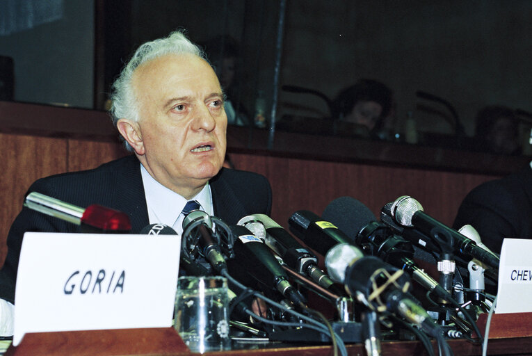 Photo 16 : Minister of Foreign Affairs of the Soviet Union visits the European Parliament in Brussels