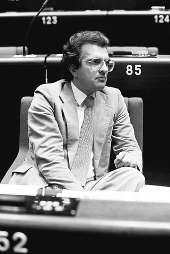 Nuotrauka 5: The MEP Marcel COLLA during a session in October 1981.