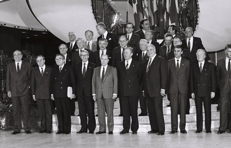 Family photo during an European Council meeting in Luxembourg on April 8, 1991.