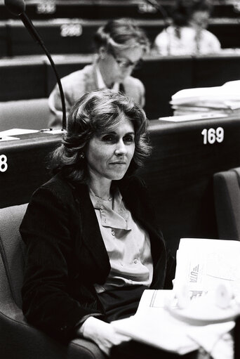 Fotografija 11: Edith CRESSON during a plenary session in Strasbourg in October 1979.Vote