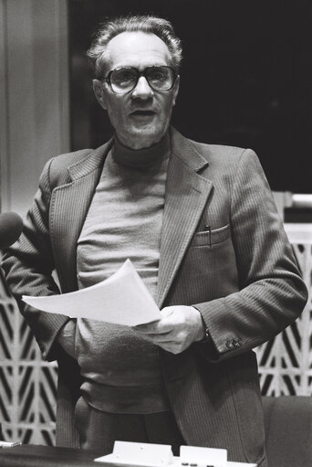 Fotografija 6: The MEP Emmanuel P.M. MAFFRE-BAUGE during a session in Strasbourg in March 1980.