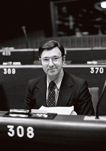 The MEP Peter N. PRICE during a session in Strasbourg in May 1981.