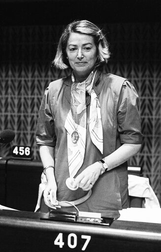 Снимка 22: The MEP Renate-Charlotte RABBETHGE during a session in the hemicycle of Strasbourg in June 1982.