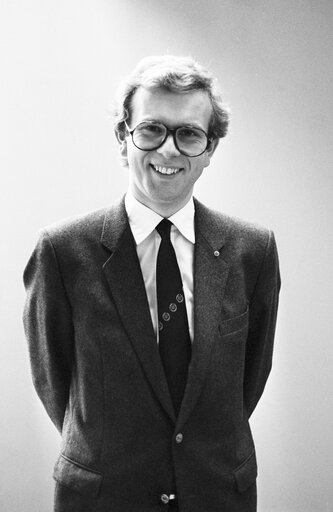 Снимка 3: Portrait of the MEP Hans-Gert POETTERING in October 1980.