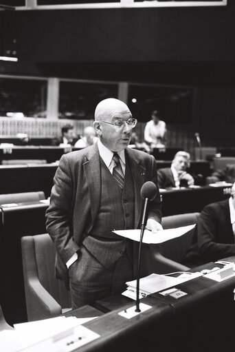 Zdjęcie 10: The MEP Corentin CALVEZ during a session in Strasbourg in January 1980.