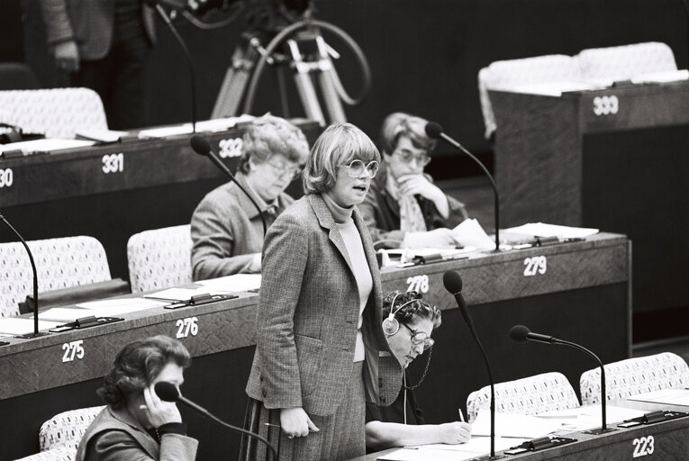 Fotografi 20: The MEP Magdalene HOFF during a session in Luxembourg in February 1981.