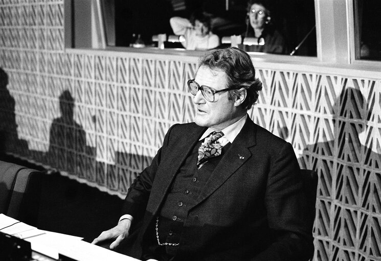 Fotó 8: The MEP Sir Peter B.R. VANNECK during a session in Strasbourg in February 1984.