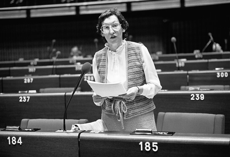 Valokuva 11: The MEP Norvela FORSTER during a session in Strasbourg in May 1981.