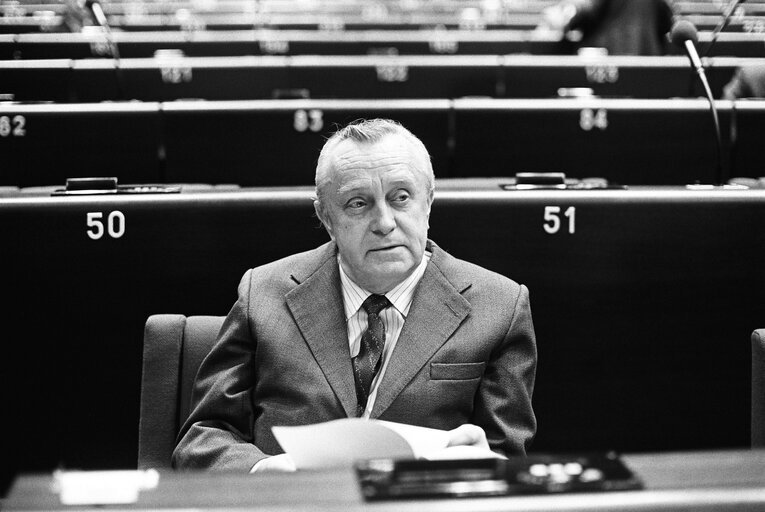 Valokuva 36: The MEP Victor ABENS during a session in  Strasbourg in May 1981.